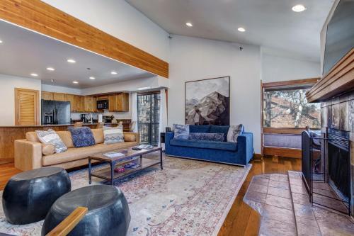 Silver Cliff Village 205