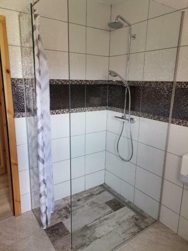 Hostal Rustic Inn River 3