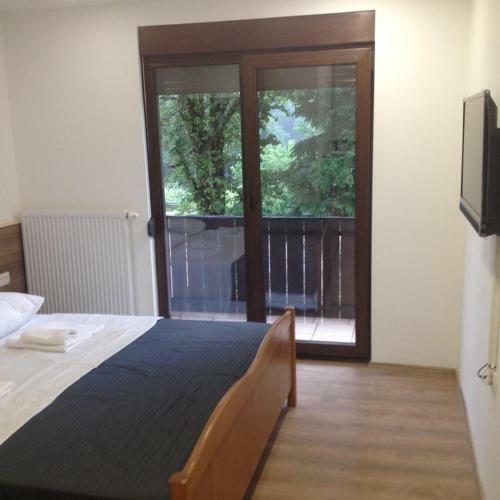 Hostal Apartments And Rooms With Parking Space Jezerce, Plitvice - 17768