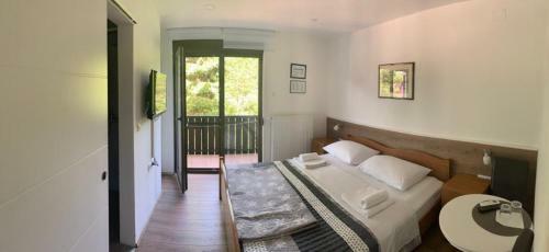 Hostal Apartments And Rooms With Parking Space Jezerce, Plitvice - 17768