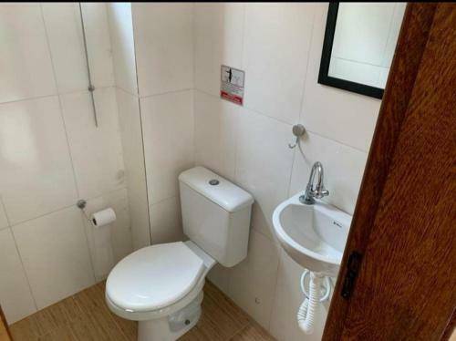 Excelente Casa Com Piscina E Academia.