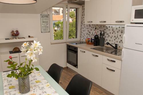 Kaprije Apartmani Tina I Ena