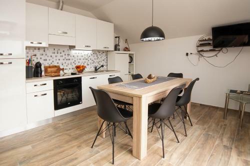 Kaprije Apartmani Tina I Ena