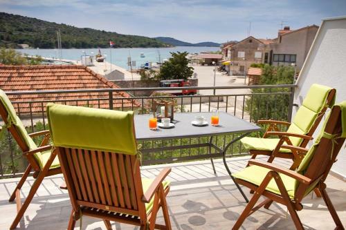Kaprije Apartmani Tina I Ena