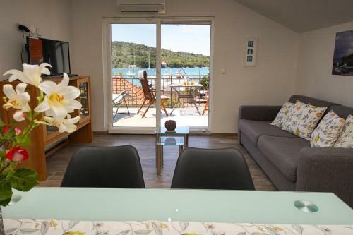 Kaprije Apartmani Tina I Ena