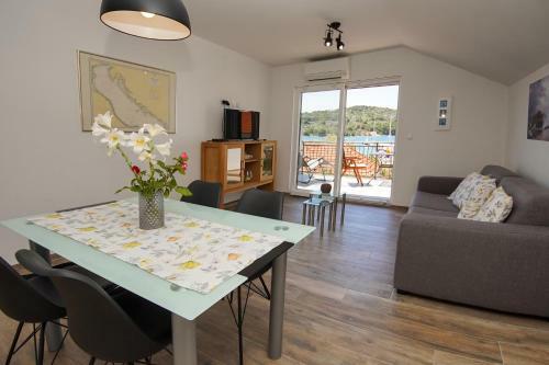 Kaprije Apartmani Tina I Ena