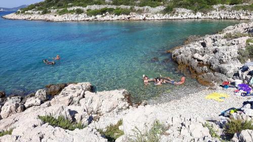 Kaprije Apartmani Tina I Ena