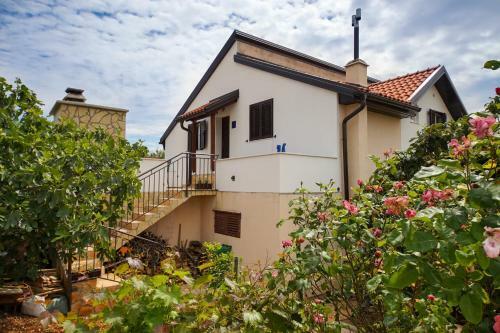 Kaprije Apartmani Tina I Ena