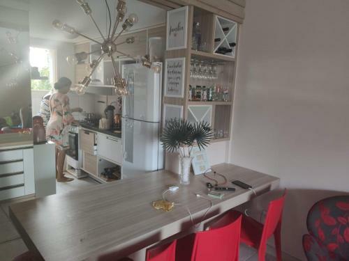 Apartamento Village Em Guarajuba Com 2/4 E Su�te