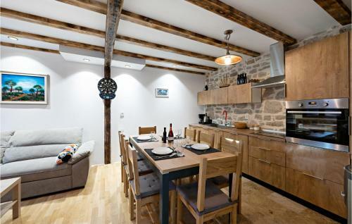Nice Home In Kaprije With Jacuzzi, Wifi And 4 Bedrooms