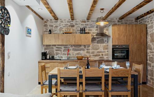 Nice Home In Kaprije With Jacuzzi, Wifi And 4 Bedrooms
