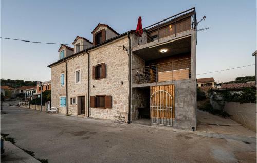 Nice Home In Kaprije With Jacuzzi, Wifi And 4 Bedrooms