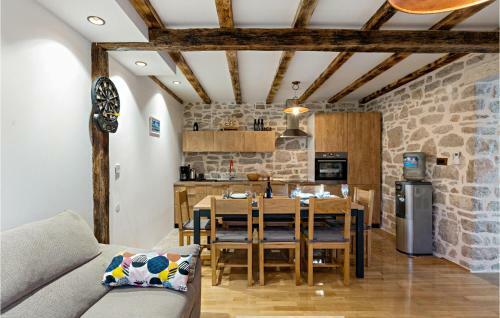 Nice Home In Kaprije With Jacuzzi, Wifi And 4 Bedrooms