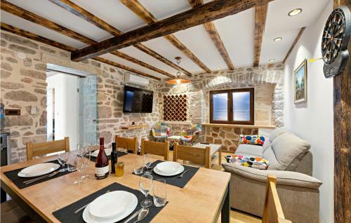Nice Home In Kaprije With Jacuzzi, Wifi And 4 Bedrooms