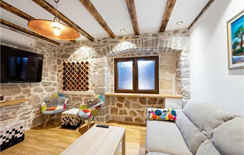 Nice Home In Kaprije With Jacuzzi, Wifi And 4 Bedrooms