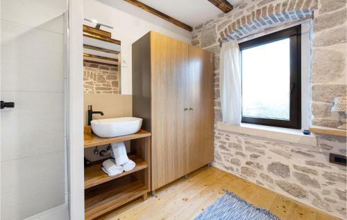 Nice Home In Kaprije With Jacuzzi, Wifi And 4 Bedrooms