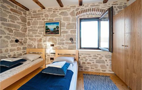 Nice Home In Kaprije With Jacuzzi, Wifi And 4 Bedrooms