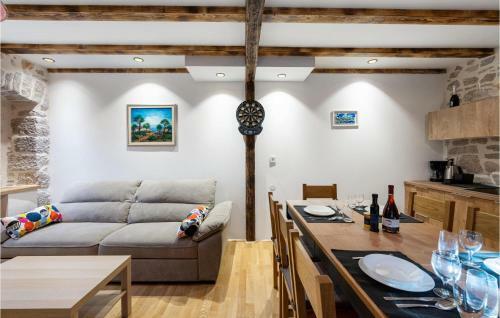 Nice Home In Kaprije With Jacuzzi, Wifi And 4 Bedrooms