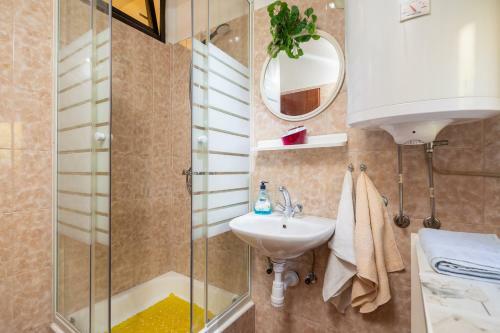 Apartment Mali Pariz