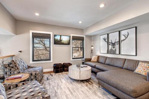 Ontario Manor Unit A