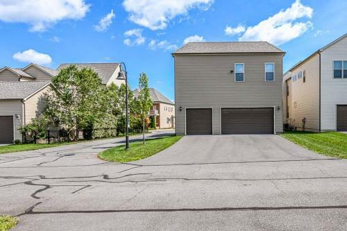 Lux 5bd + Private Theatre, Gym, Game Room, Parking