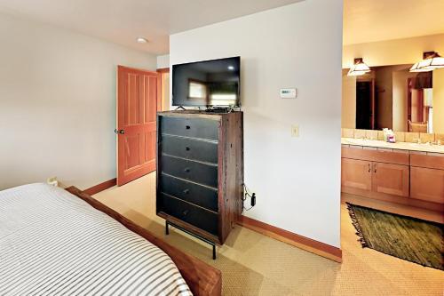 Greyhawk Condo 11