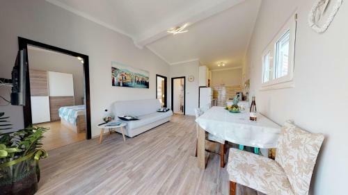 Apartamento Beachfront Villa Mihovil - With Private Pool