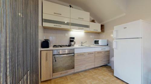Apartamento Beachfront Villa Mihovil - With Private Pool