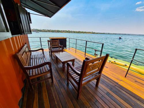House Boat "faroeste Caboclo"