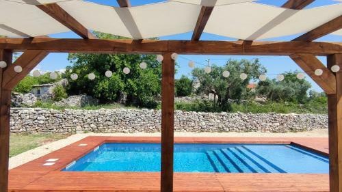 La Dolce Villa - With Heated Swimming Pool