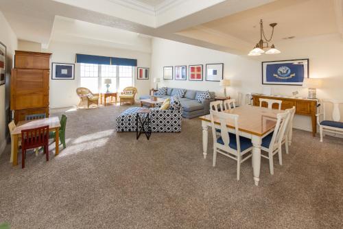 The Sandbridge Dunes - Captains' Quarters 408