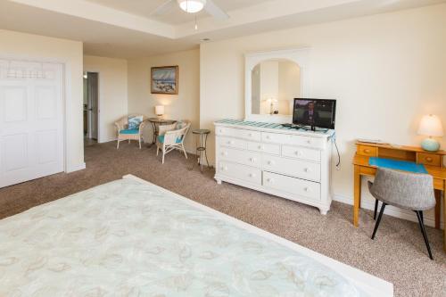 The Sandbridge Dunes - Captains' Quarters 408
