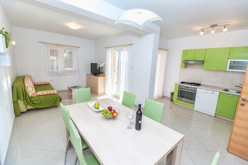 Apartments Villa Dina