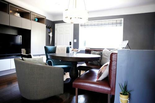 Stylish Cherry Street Townhome With Outdoor Deck