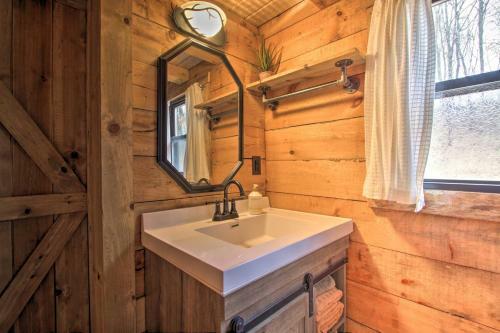 Charming Ferryville Cabin With Fire Pit And Grill