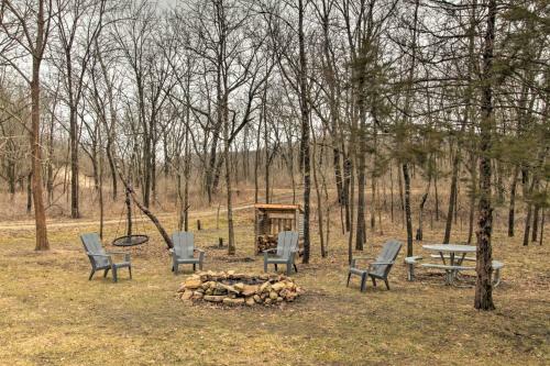 Charming Ferryville Cabin With Fire Pit And Grill