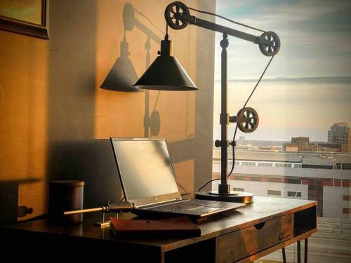 Apartamento Upscale - Modern King Suite - Heated Parking