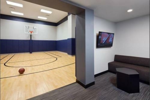 Apartamento Upscale - Modern King Suite - Heated Parking