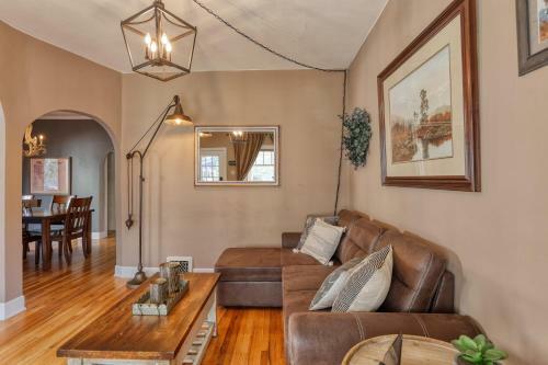 Cozy Downtown Dwelling