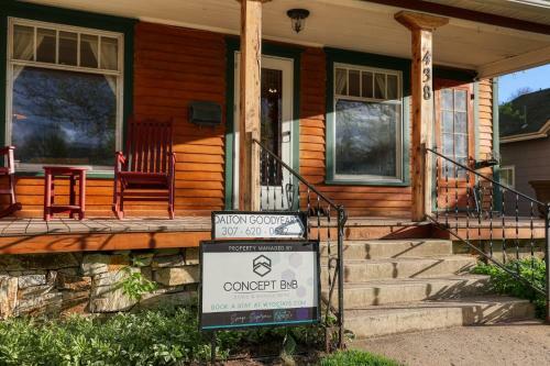 Cozy Downtown Dwelling