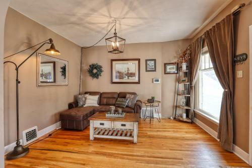 Cozy Downtown Dwelling