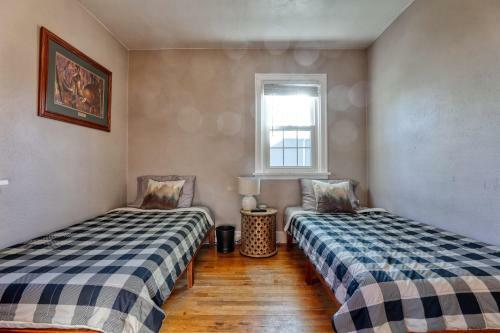 Cozy Downtown Dwelling