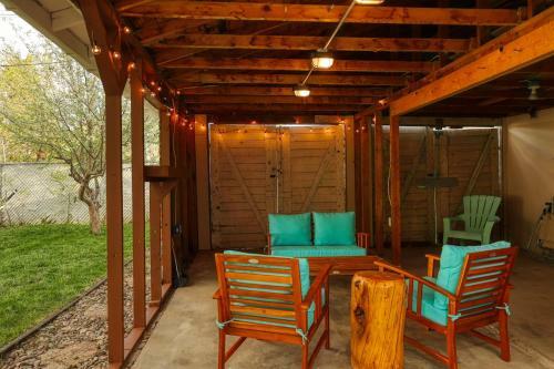 Cozy Downtown Dwelling
