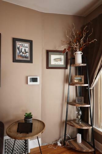 Cozy Downtown Dwelling