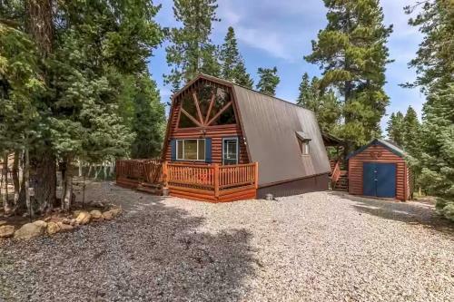 Unique Forest Cabin With Deck Ski, Hike, Fish!