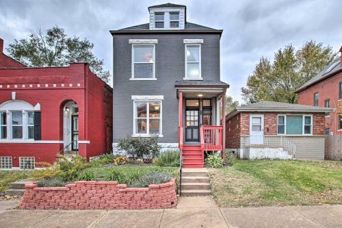 Bright Home With Backyard, 3 Miles To Downtown!