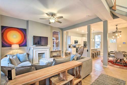 Bright Home With Backyard, 3 Miles To Downtown!