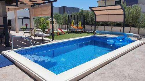 Villa Fides With Pool, Garden And Sea View