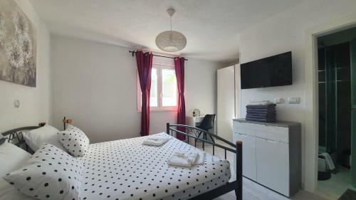 Villa Fides With Pool, Garden And Sea View