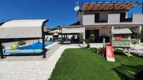 Villa Fides With Pool, Garden And Sea View